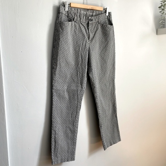 Gap Slim City Black & White Khakis, Size 8R - Picture 4 of 16